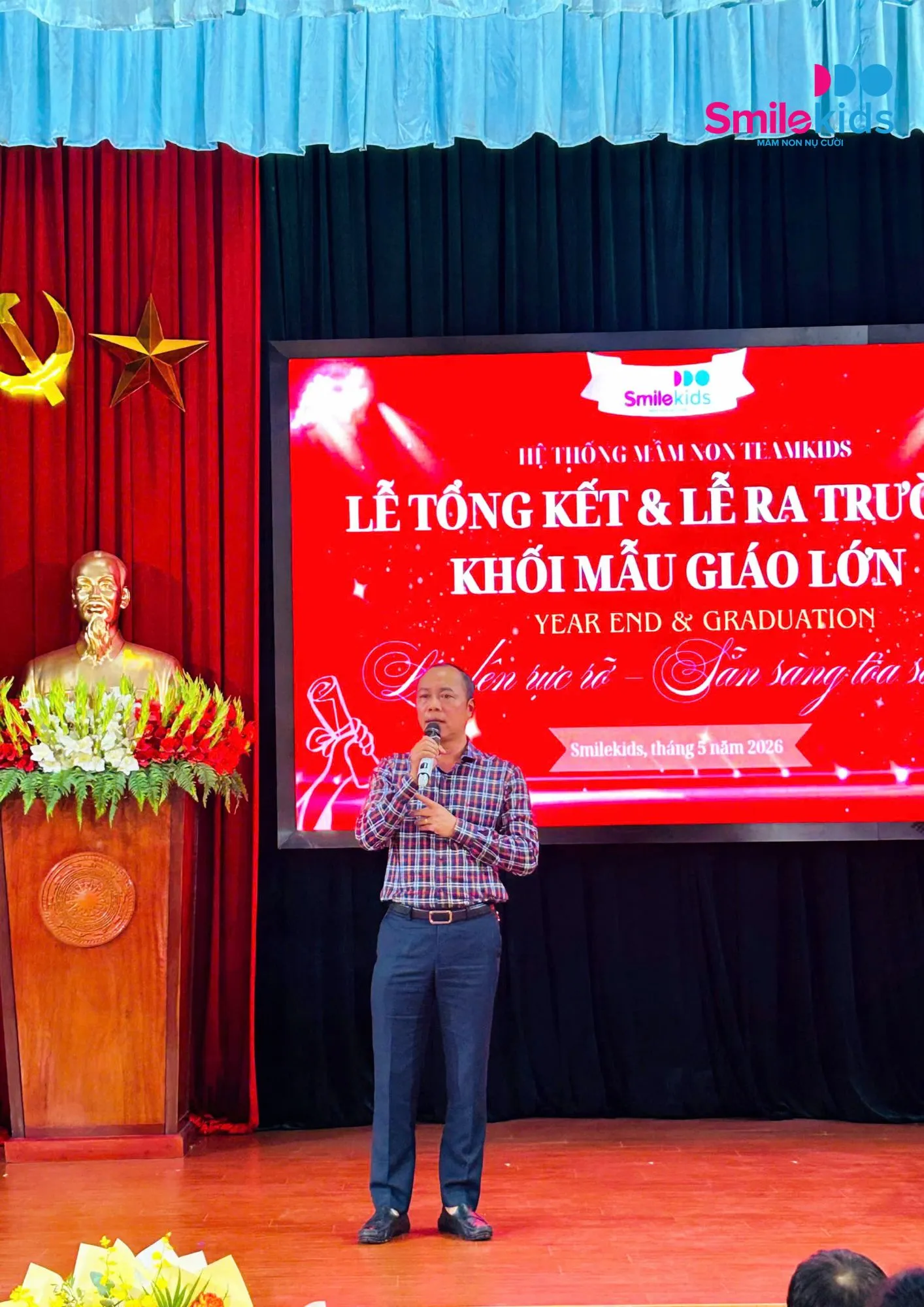 Hình 12. Phụ huynh bé Đăng Khoa thay mặt phụ huynh toàn trường gửi lời cảm ơn và tri ân đến CBGVNV .